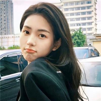 爱长颈鹿的女人 封面